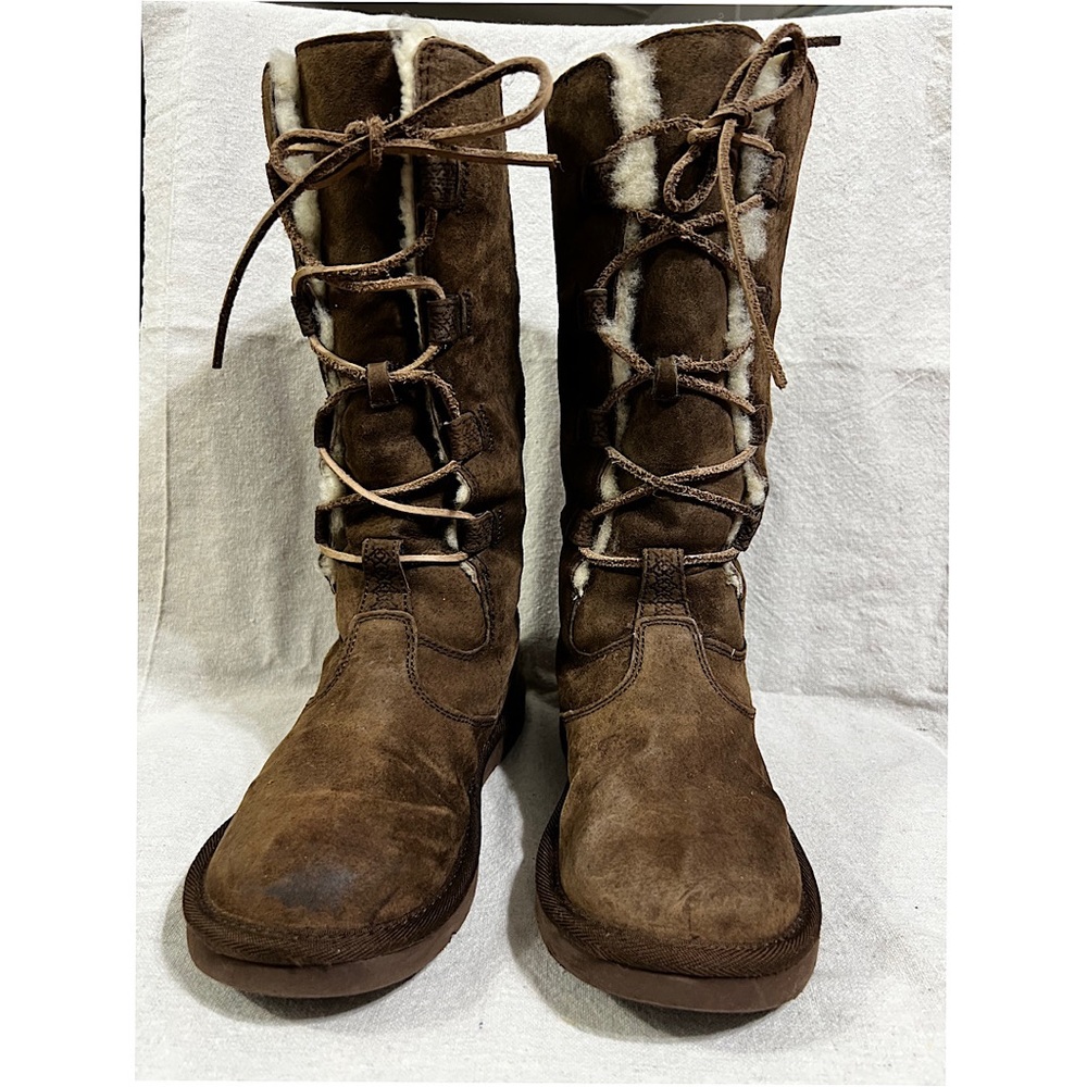 UGG Whitley Size 7 / 38 in Leather. Fleece Lined. Discontinued. Color Espresso.